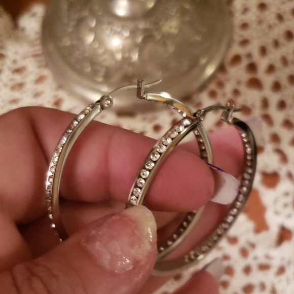 Gorgeous Gold filled cz hoop earrings! - Picture 6 of 7